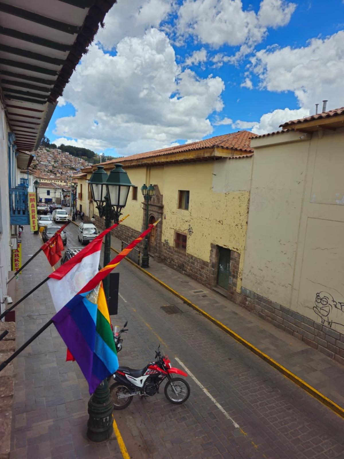 Cusco El Conquistador Luaran gambar
